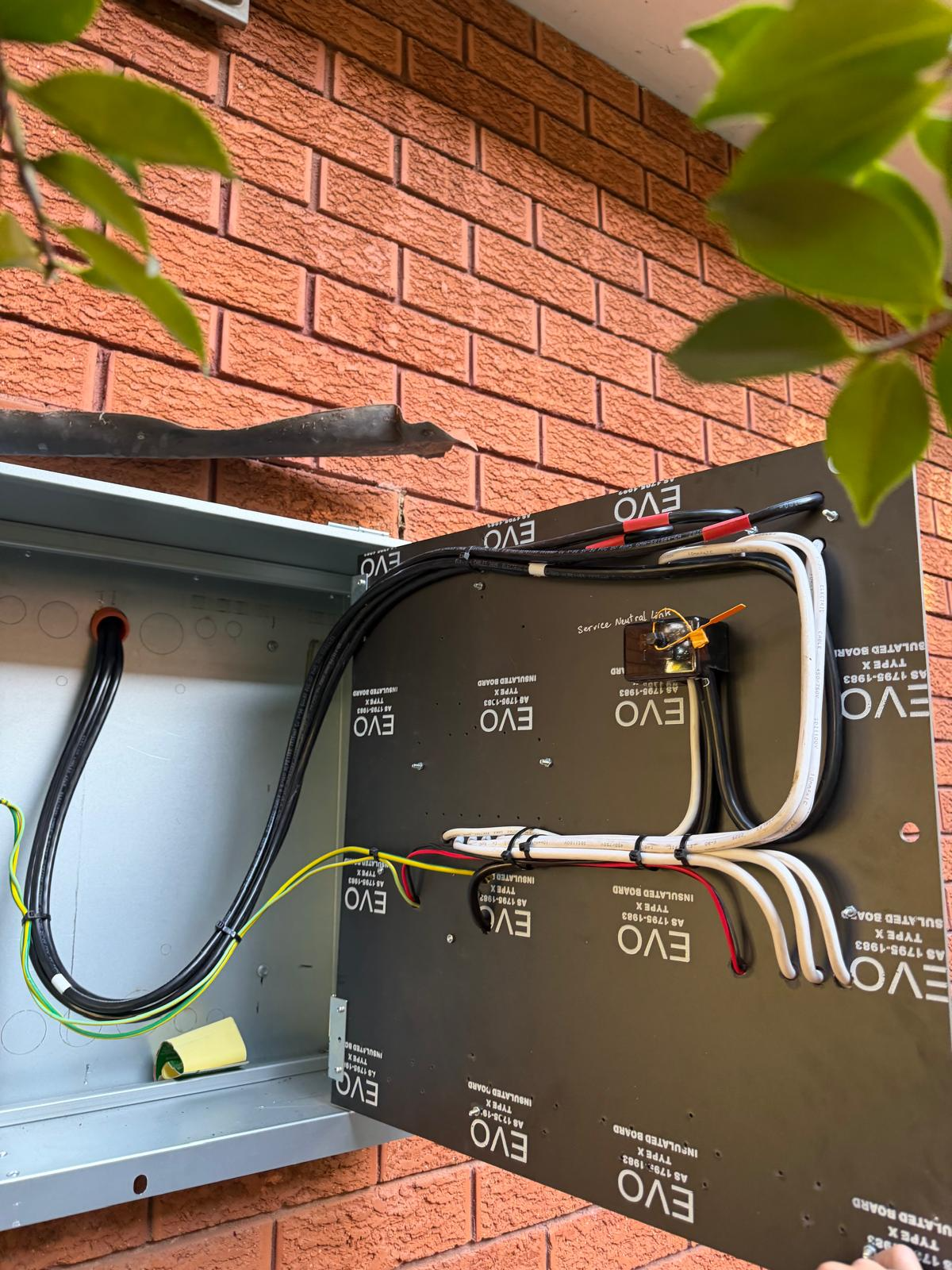 Mains cabling on EVO insulated board